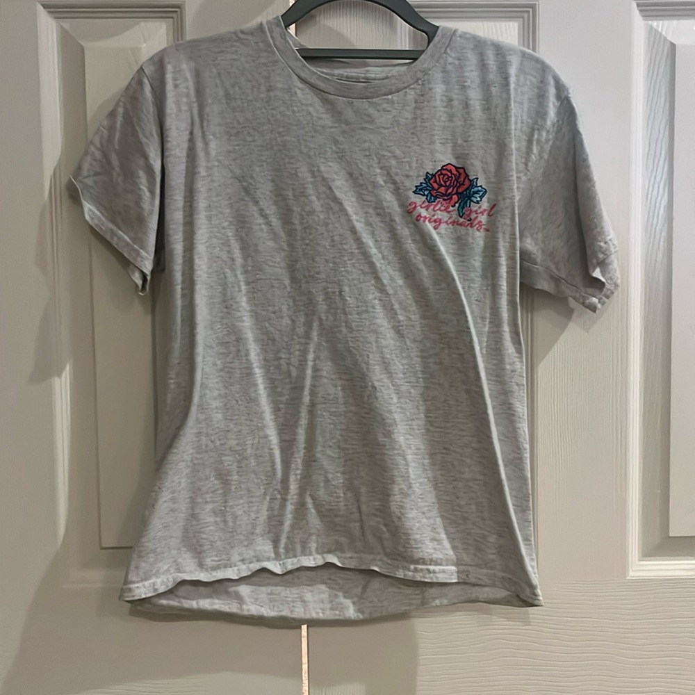 GIRLIE GIRL GRAPHIC TEE!